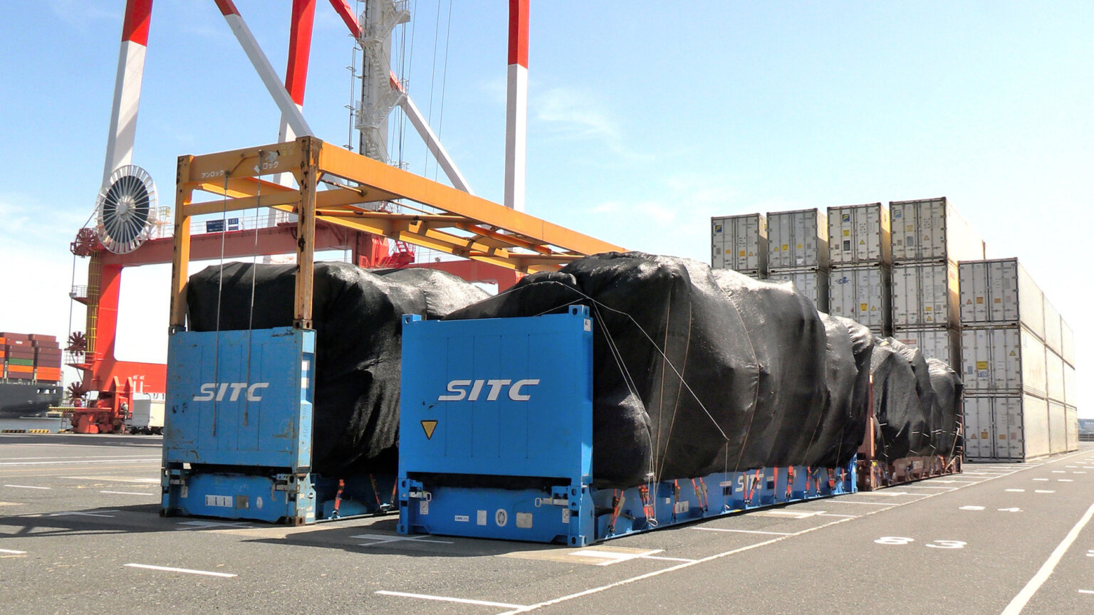 フラットラックコンテナの本船荷役 - N-avigation 最新の物流情報をお届け!